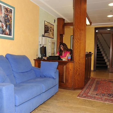 Hotel Valentini Inn Фолиньо Экстерьер фото