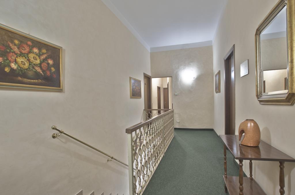 Hotel Valentini Inn Фолиньо Экстерьер фото