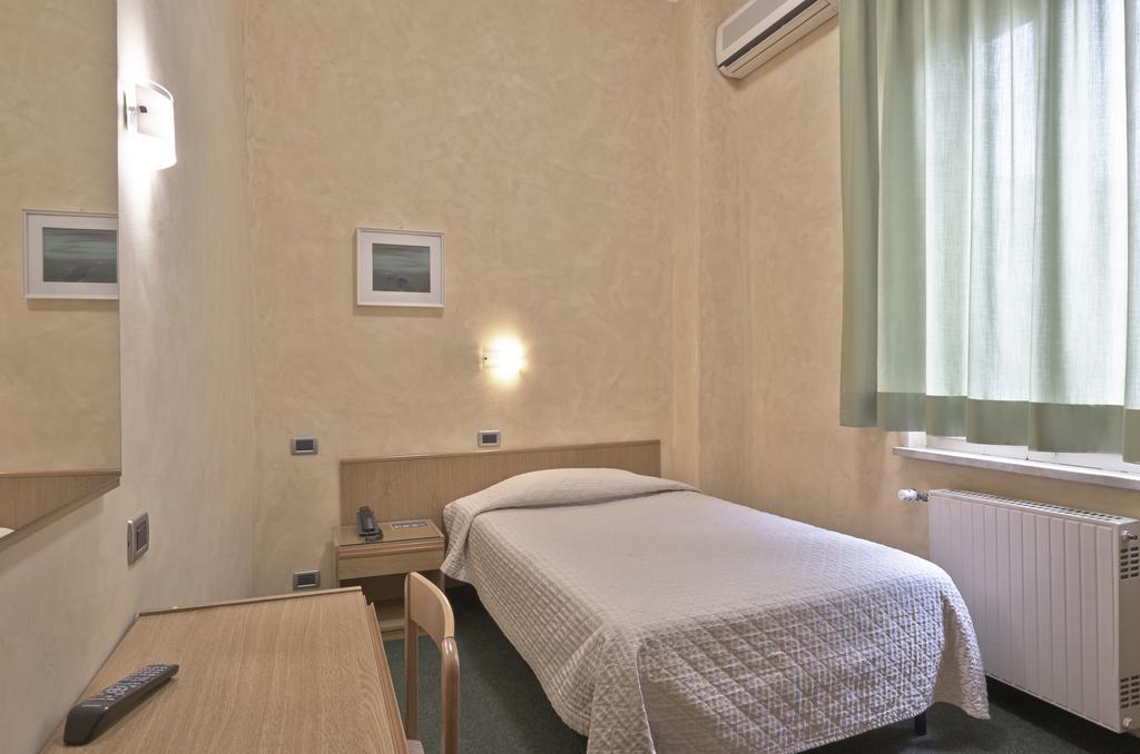 Hotel Valentini Inn Фолиньо Номер фото