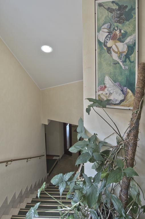 Hotel Valentini Inn Фолиньо Экстерьер фото
