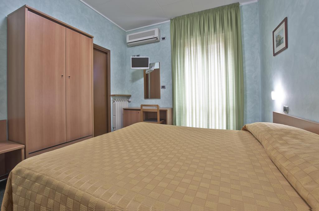 Hotel Valentini Inn Фолиньо Экстерьер фото