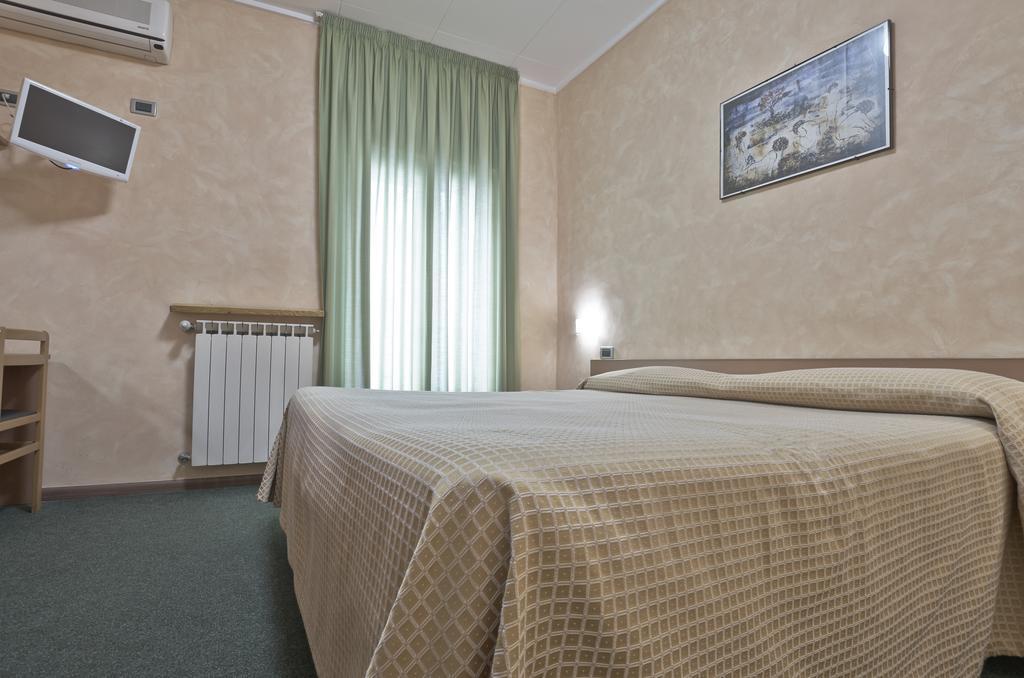 Hotel Valentini Inn Фолиньо Номер фото