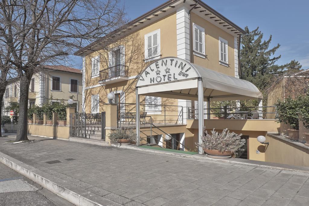 Hotel Valentini Inn Фолиньо Экстерьер фото