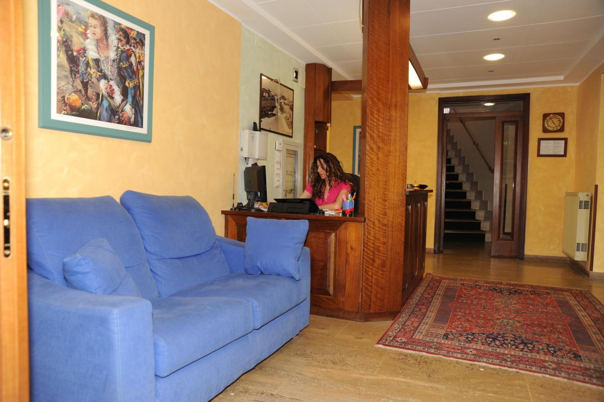 Hotel Valentini Inn Фолиньо Экстерьер фото
