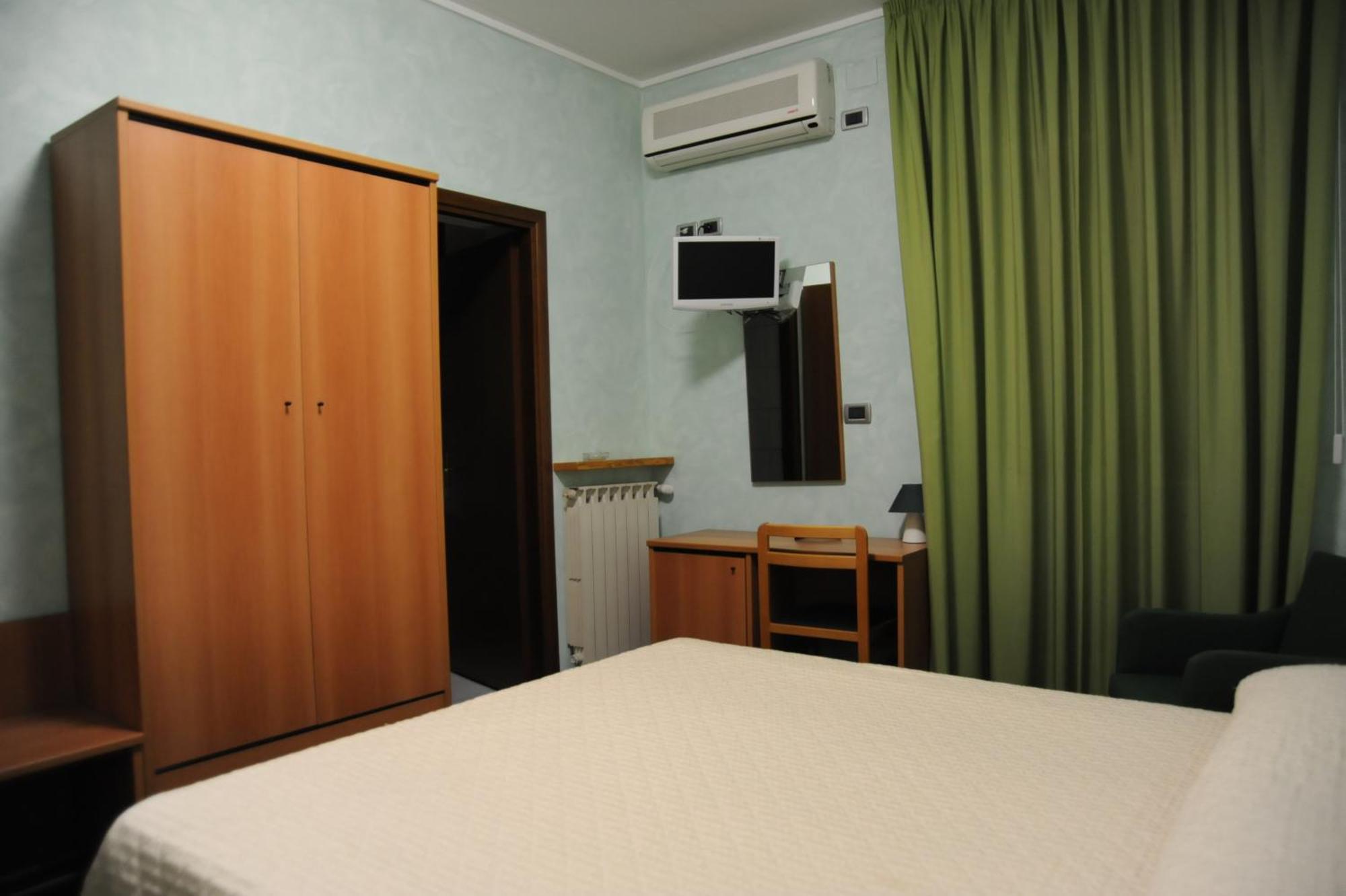 Hotel Valentini Inn Фолиньо Экстерьер фото